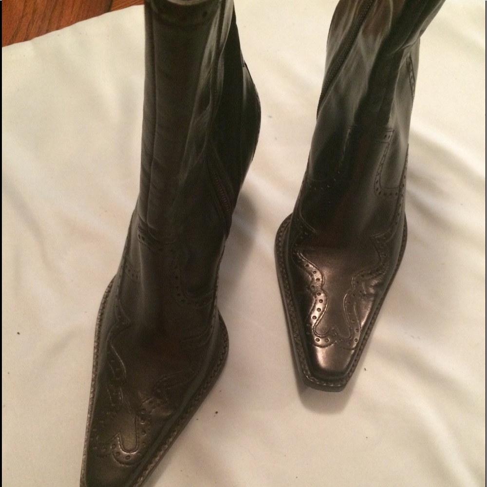 Amtonio Melani ankle boots